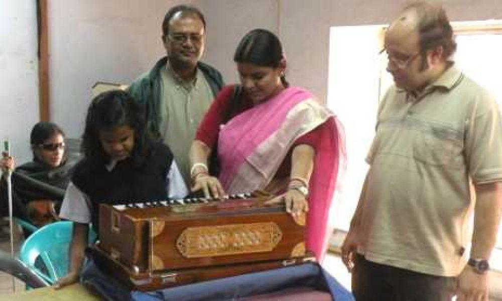 Instrument Dontion at Blind School